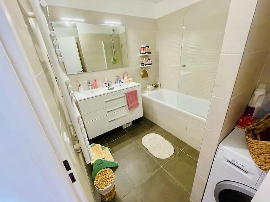 Apartment Montmartre A 2 Ou Plus Paris